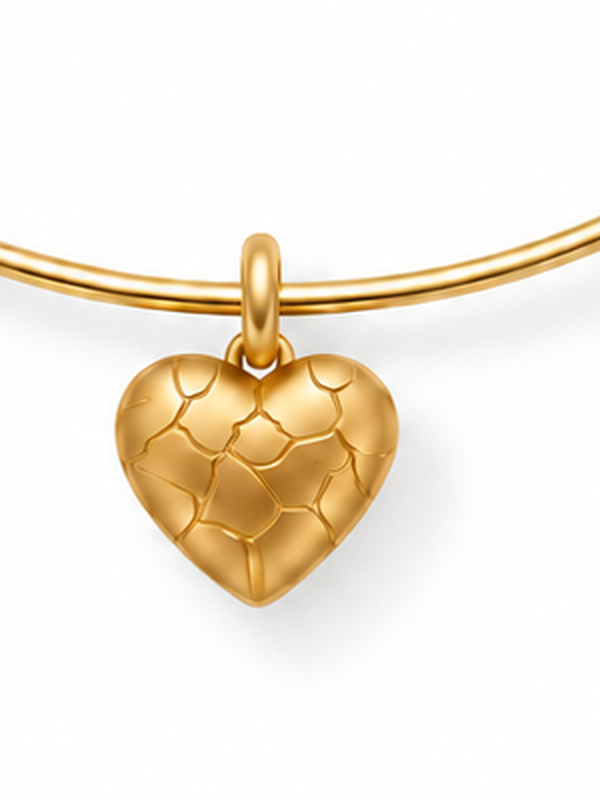 Kintsugi Heart Necklace – close-up of the pendant