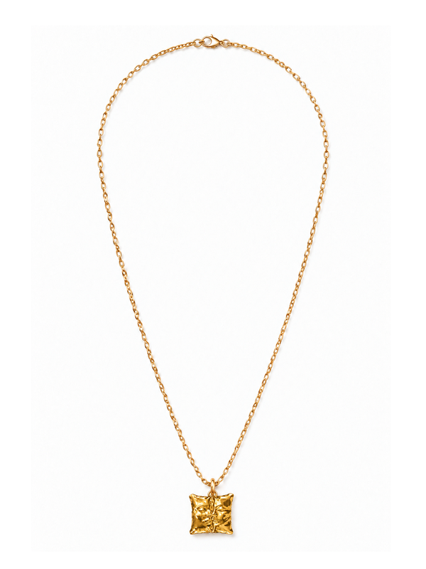 Love Pillow Gold Necklace – complete necklace, studio packshot